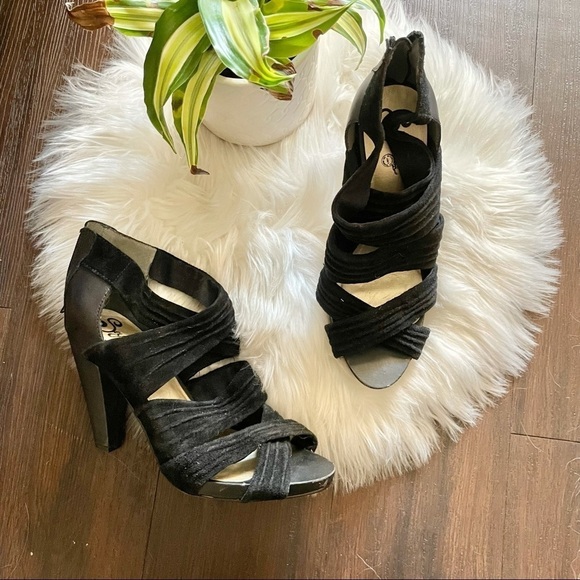 Seychelles Vulture Open Toe Suede Sandals - Picture 1 of 8